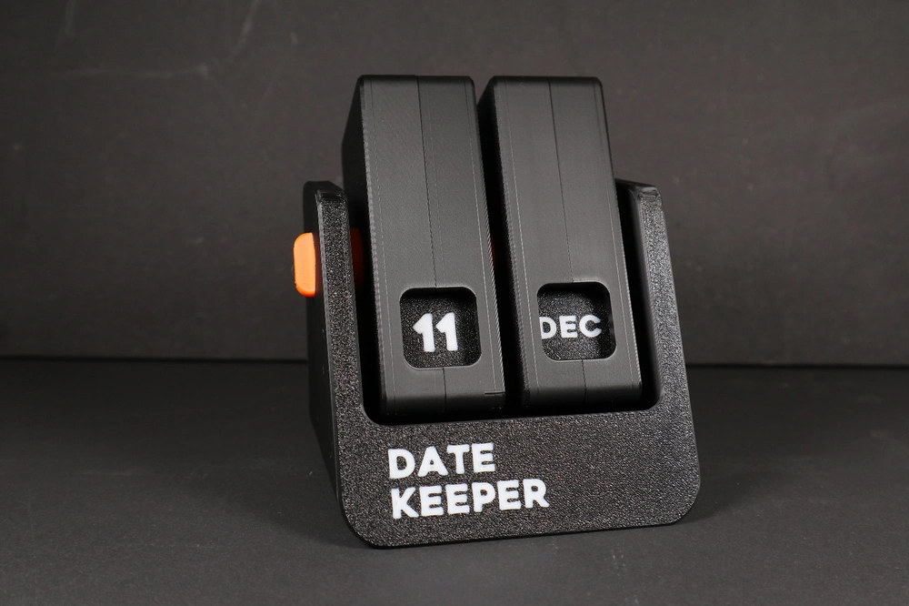“Date Keeper” 万年翻页日历